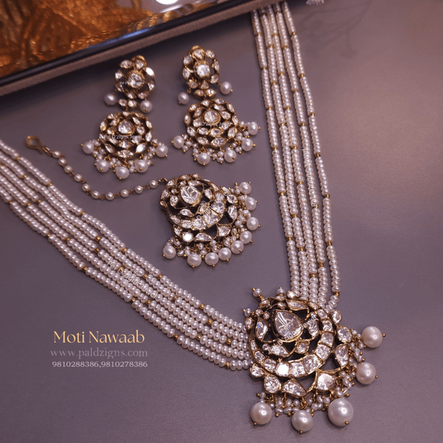 Moti Nawaab Malhaari Moissanite Polki Pendant & Tikka Set